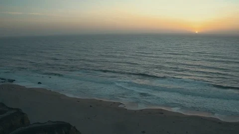 4K Aerial Flying View of Ocean and Cliff Видео 80987446