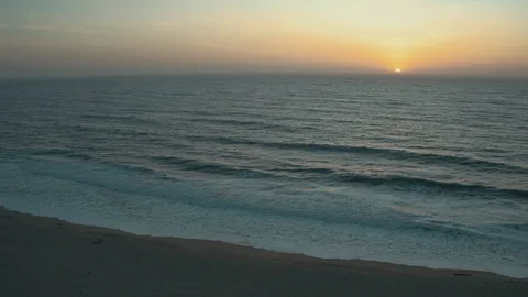 4K Aerial Flying View of Ocean and Cliff Stockbeeldmateriaal 80989455