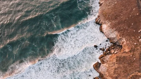 4K Aerial Flying View of Ocean and Cliff Видео 80989534