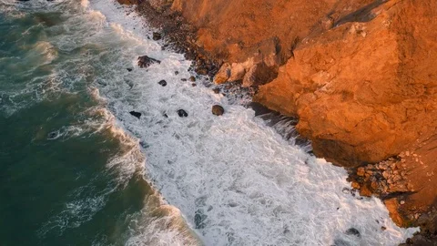 4K Aerial Flying View of Ocean and Cliff 库存影片 80989552