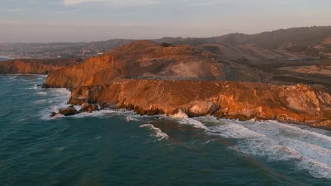 4K Aerial Flying View of Ocean and Cliff 库存影片 80989573