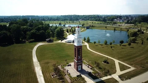 4k aerial flyover of clock tower	 Vídeo Stock 97812594