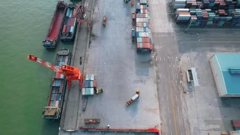 4K Aerial Footage of Loading and Unloading Containers at Logistics Wharf Vídeos de archivo 336549163