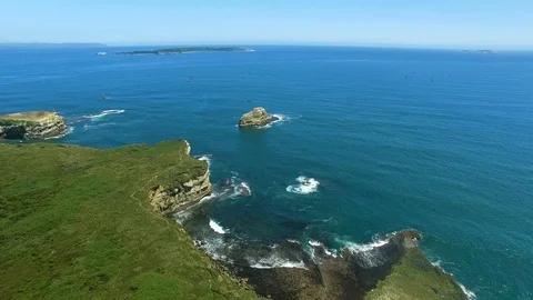 4k aerial forward flight over cliff to a stack rock, South Pacific Ocean 動画素材 90964414