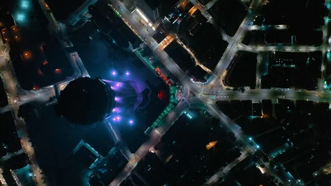 4k Aerial night top down view of traffic at Komtar tower, Penang. 스톡 동영상 111796019