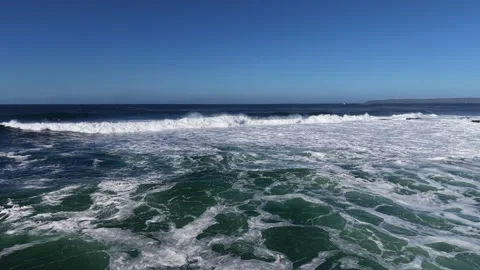 4K Aerial Ocean Waves and White Sea Foam Stock-Footage 333703983