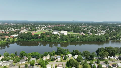 4K Aerial Panning view of the Watershops Pond in Springfield, MA from 16 Acres 動画素材 247222277