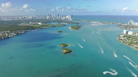 4K aerial panoramic view on blue waters in the Miami bay. Caribbean nature 스톡 동영상 134476717