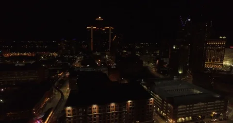 4k Aerial Pulling Back from Downtown Detroit Michigan no LUT 動画素材 93722545