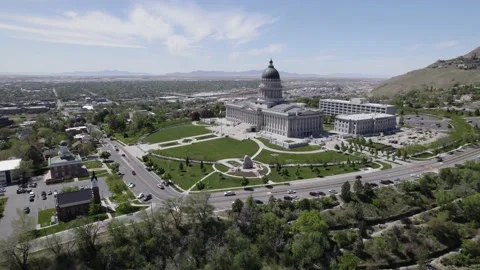 4K Aerial push of Utah’s state capitol building overlooking Salt Lake City Video stock 154081867