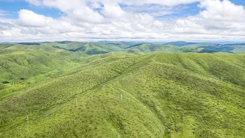 4K Aerial Timelapse of Alpine Meadow and Grassland Scenery on the Plateau Vídeo Stock 344371916