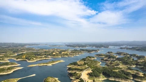 4K Aerial Timelapse of Blue Sky and White Clouds over Danjiangkou Reservoir Vídeos de archivo 342806984