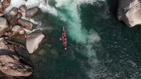 4k Aerial Top Down Shot of a Red Paddle Boat  halting in the currents of 스톡 동영상 129705347