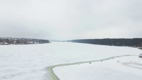 4K Aerial. Vertical flight over  frozen lake. Landscape 库存影片 72427950