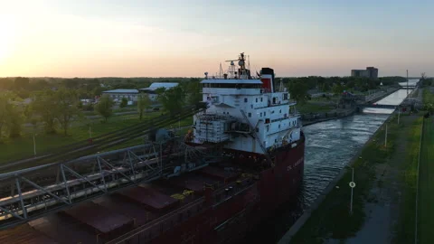 A 4K aerial video as CSL bulk carrier passes by at sunset. 库存影片 201735305