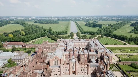 4K Aerial video of the Hampton Palace in United Kingdom London Stock Footage 119254792