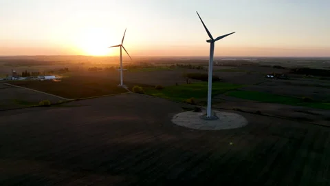 A 4K aerial video, looking at two wind turbines during sunset. 库存影片 201894093