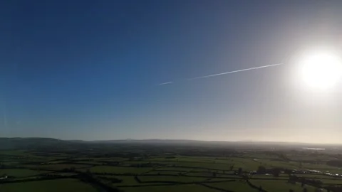 4K Aerial View of Bright Sun Over Rural Countryside Landscape 库存影片 333706932