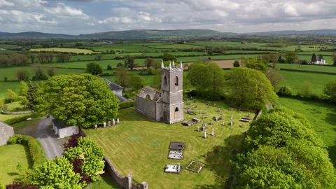 4K Aerial View of Eirke Round Tower in Castletown County Kilkenny Vidéo 337844220