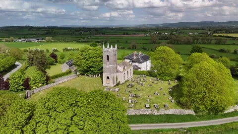 4K Aerial View of Eirke Round Tower in Castletown County Kilkenny Vídeo Stock 337844230