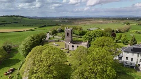 4K Aerial View of Eirke Round Tower in Castletown County Kilkenny Vídeo Stock 337844258
