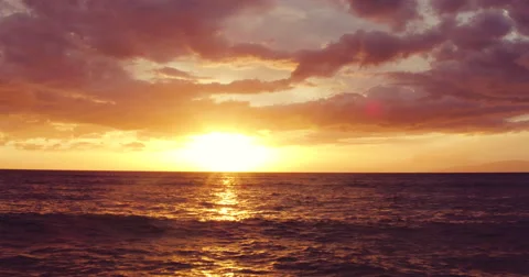 4K Aerial View Flying Low over Ocean into Dramatic Vibrant Sunset. 스톡 동영상 56880972