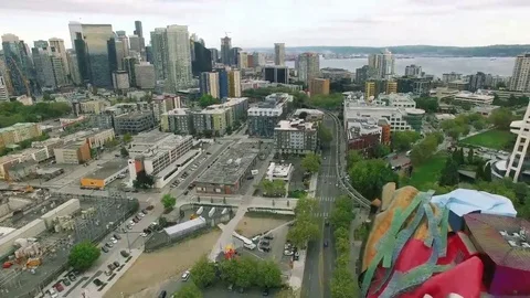 4K aerial view flyover close above downtown Seattle from needle to buildings. Vídeo Stock 69102073