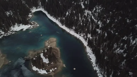 4K Aerial View over Mountain lake in autumn, winter with snow and forest trees. Stock-Footage 90776669