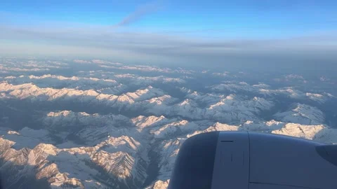 4K Aerial View Snow Capped Mountain Range From Airplane Window Vídeos de archivo 334449106