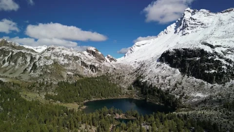 4K Aerial View Snow Capped Alpine Peaks And Lake Near Rifugio Forni Italy 스톡 동영상 334449528