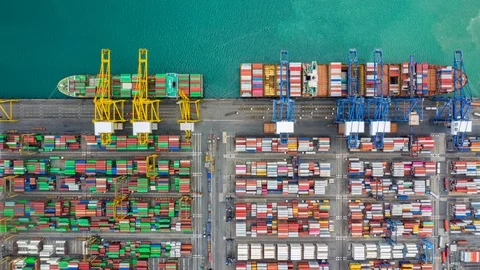 4k, Aerial view timelapse container ship carrying container in import export. Vidéo 113056871