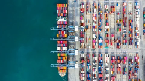 4k, Aerial view timelapse container ship carrying container in import export. Vidéo 113068077