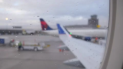 4K Airplane Window Wing Perspective Raindrops Airport Tarmac Delta Stock-Footage 334450117