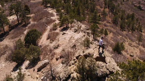 4K Amazing Rotational Angle of Man on Ridge Line in Ute Valley Video stock 107146455