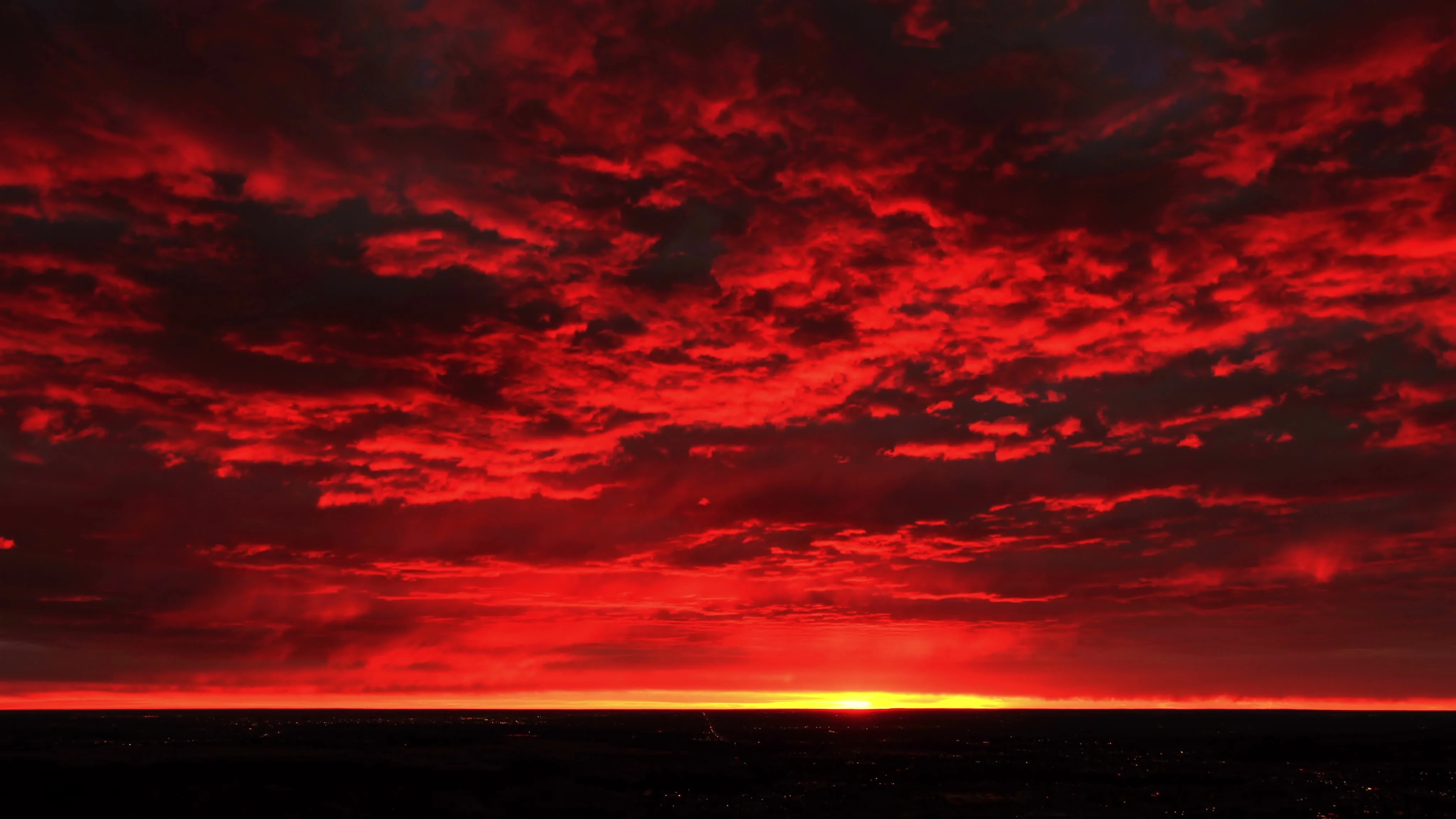 Under blood red sky. Красное небо. Красный закат. Красные облака. Кроваво красный закат.