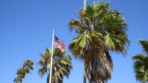 4K American Flag blowing in the wind on a summer day in San Diego, California Stockbeeldmateriaal 94848030