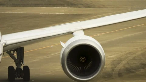 4K ANA Boeing 787-8 Taxiing at Tokyo Haneda Airport Japan 库存影片 342017597