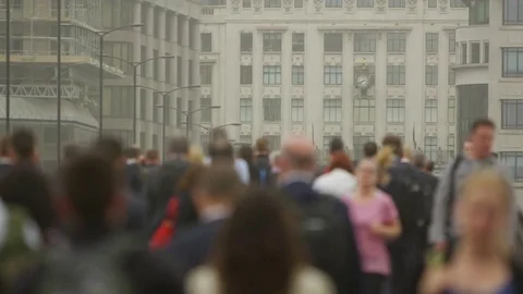 4K Anonymous crowd of city workers and tourists walking through London Stock Footage 71071527