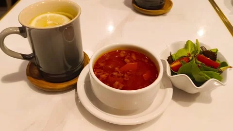 4K appetizing spicy Russian Borscht tomato soup served with a fresh salad a.. Stockbeeldmateriaal 318180930
