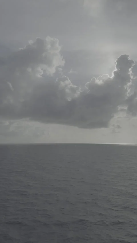 4K Apple Log Cinematic Ocean Through Cruise Ship Glass Panel Vídeos de archivo 335093593