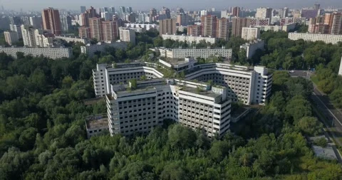 4K archive aerial video of abandoned Moscow Khovrino hospital, Russia Vídeo Stock 142486653