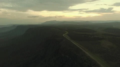 4k Arial drone footage of mountain canyon/mountain range at sunset. Vídeos de archivo 199618638