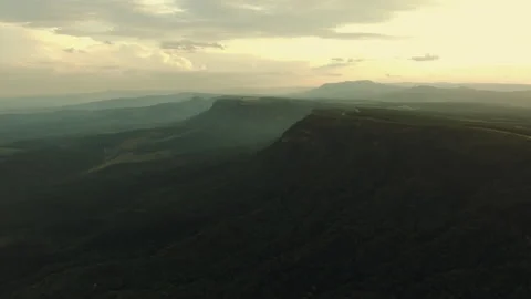 4k Arial drone footage of mountain canyon/mountain range at sunset. 動画素材 199618831
