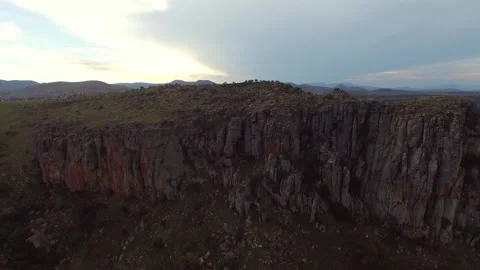 4k Arial drone footage of mountain canyon/mountain range at sunset. 動画素材 199618836