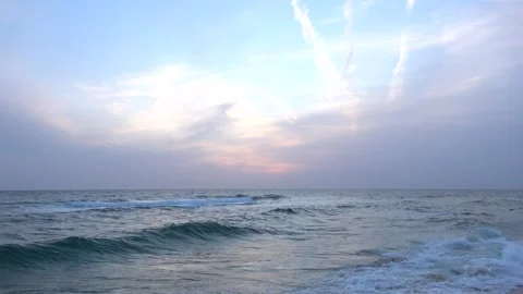 4K ASMR Dawn with Vertical Clouds and Strong Wind Sound (4K, Real Ocean Sound) Stock-Footage 333283838