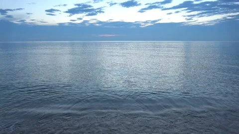 4K ASMR Navy Blue Clouds over Transparent Silver Reflection on Blue Gray Ocean 動画素材 339302740