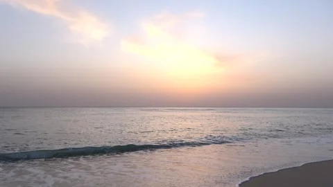4K ASMR Sunrise at Spring Beach with Pastel Sky (4K, Real Ocean Sound) Stock-Footage 333150790