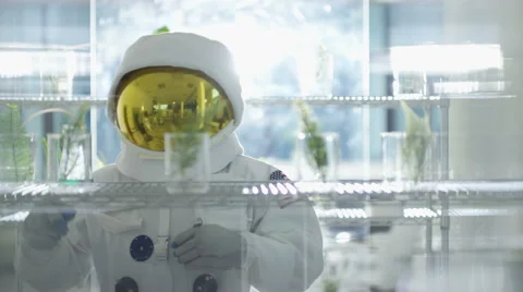 4K Astronaut in scientific research program studying plant life in laboratory 스톡 동영상 64090012
