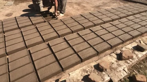 4K B-roll Man fill brick form Stock Footage 202283211