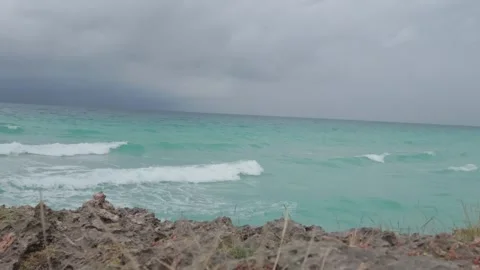 4K background for projects a sea landscape with waves and cliffs Stock-Footage 331937883
